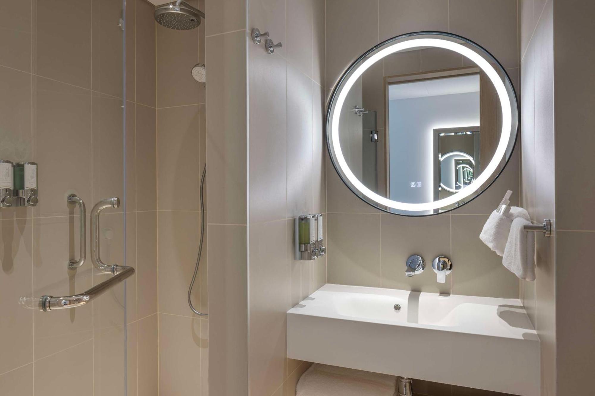 Hampton By Hilton Kuwait Salmiya Hotel Kuwait City Bagian luar foto