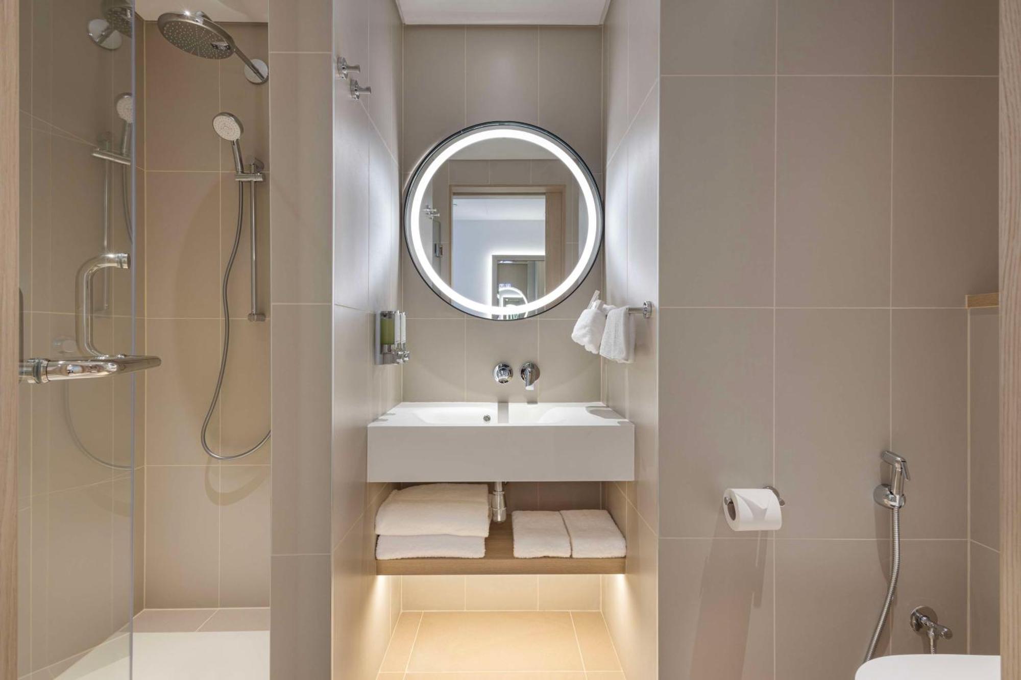 Hampton By Hilton Kuwait Salmiya Hotel Kuwait City Bagian luar foto