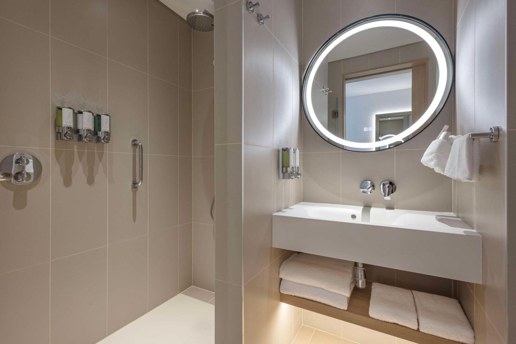 Hampton By Hilton Kuwait Salmiya Hotel Kuwait City Bagian luar foto