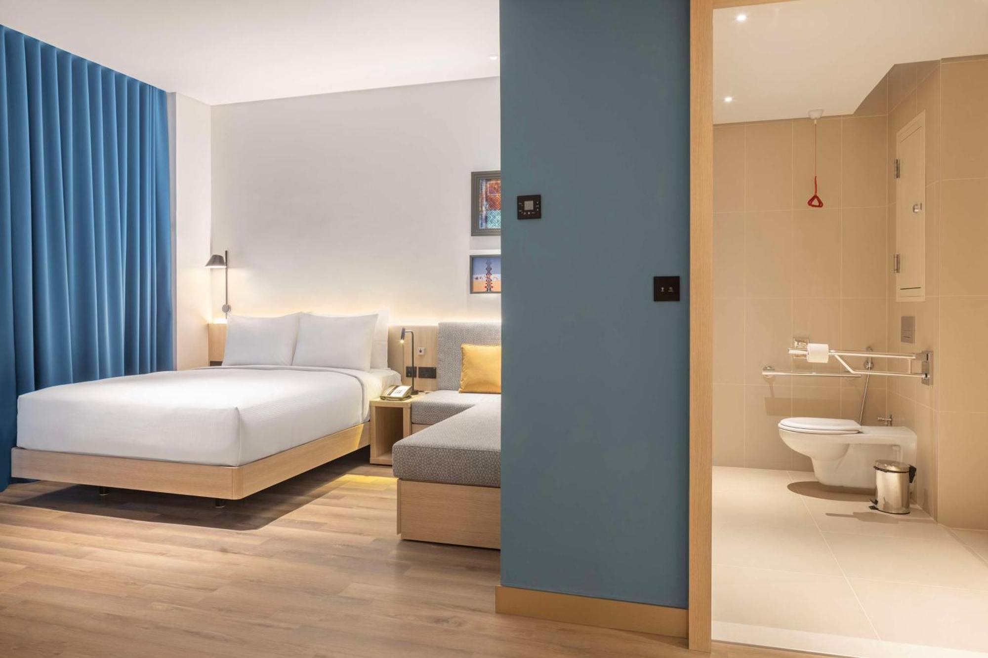 Hampton By Hilton Kuwait Salmiya Hotel Kuwait City Bagian luar foto