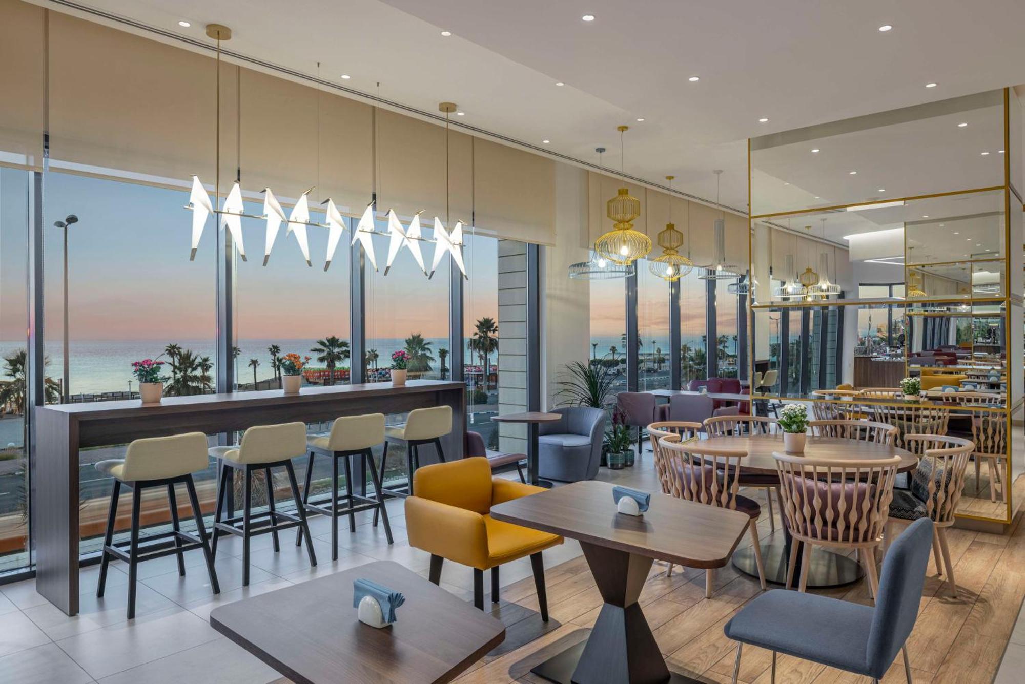 Hampton By Hilton Kuwait Salmiya Hotel Kuwait City Bagian luar foto